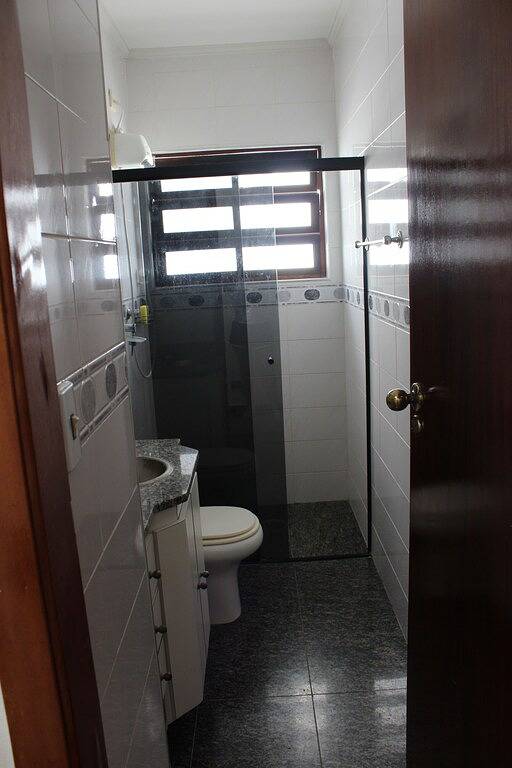 30 m vom Strand entfernt mit 8 Zimmern, 5 Suiten und Pool in Peruíbe, Baixada Santista