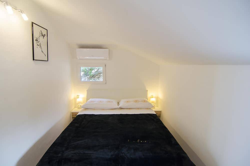 Holiday Home Bliss - Vakantiehuis met buitenzwembad en zeezicht (St) in Splitska, Brac