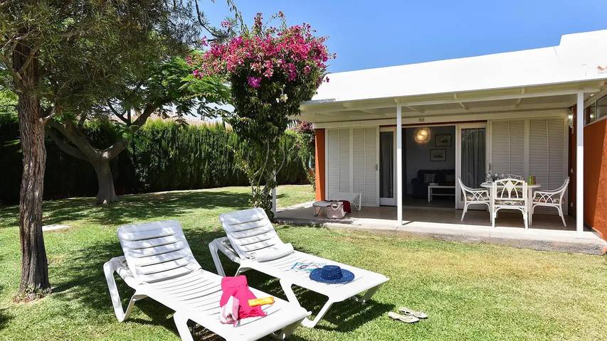 Apartamento para 5 personas, con Terraza además de Jardín y Piscina en Campo Internacional