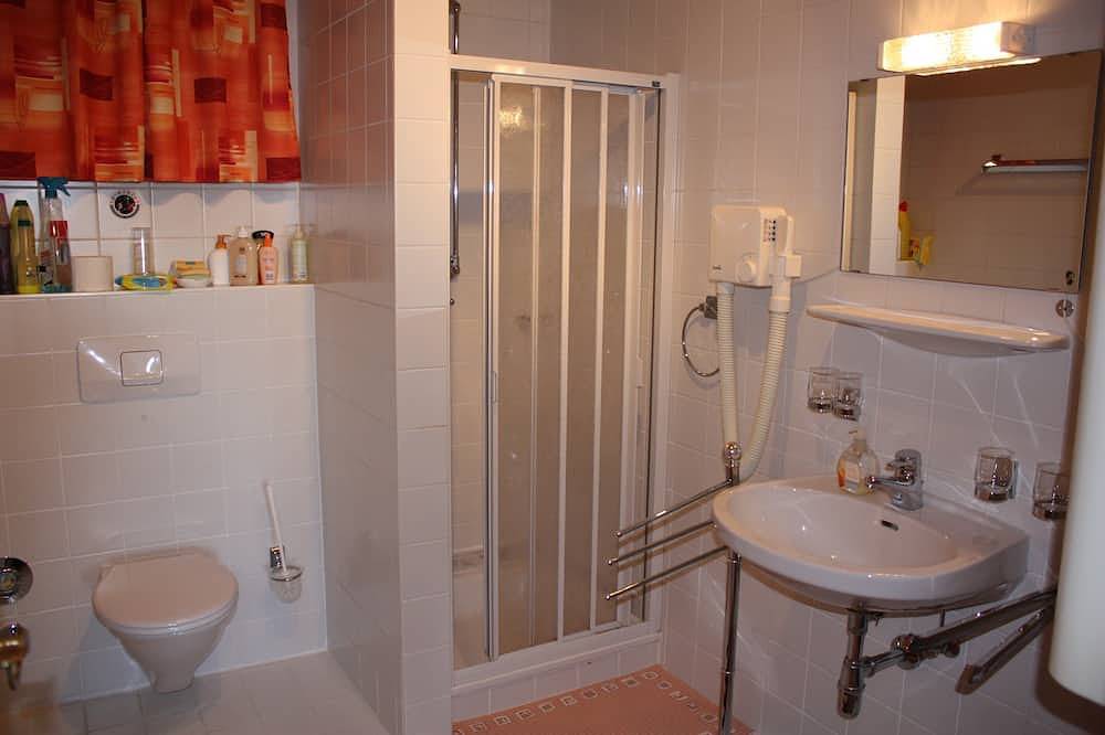 Ganze Wohnung, Exklusive 2 Zimmer-Nichtraucher-Ferienwohnung im Skigebiet auf 1700m, Tiefgarage in Hochkrimml, Krimml