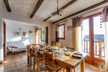 Gîte pour 5 personnes, avec balcon à Château-Ville-Vieille