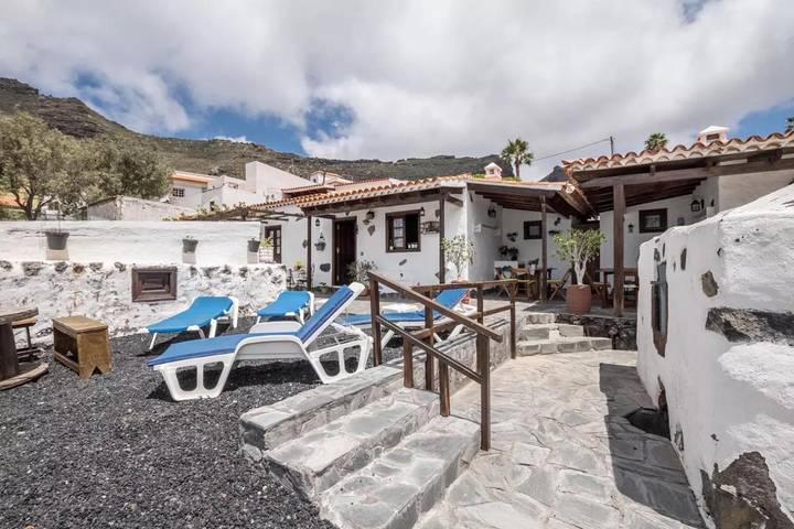 Gîte pour 4 personnes, avec Balcon et Terrasse ainsi que Jardin et Vue dans Tamaimo
