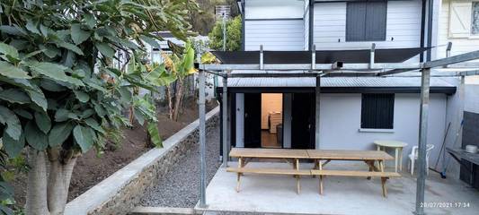 Gîte pour 13 personnes, avec terrasse et jardin dans La Chapelle Cilaos