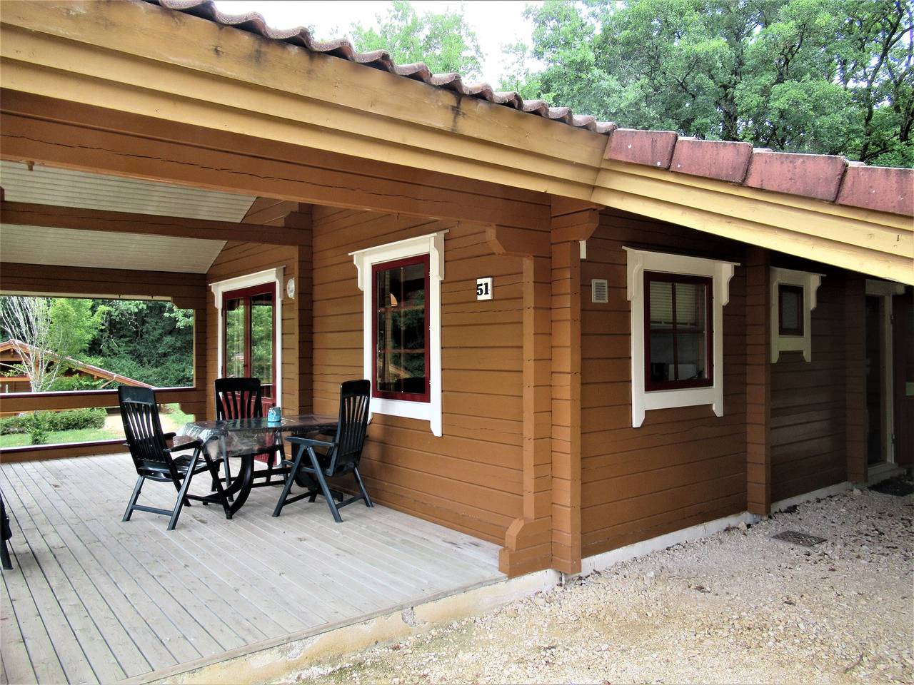 Chalet 'Le Magalli' avec piscine partagée, terrasse privée et Wi-Fi in Mauroux, Quercy