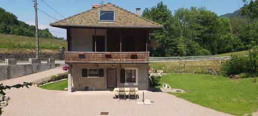Cottage pour 2 personnes, avec jardin à Orcier