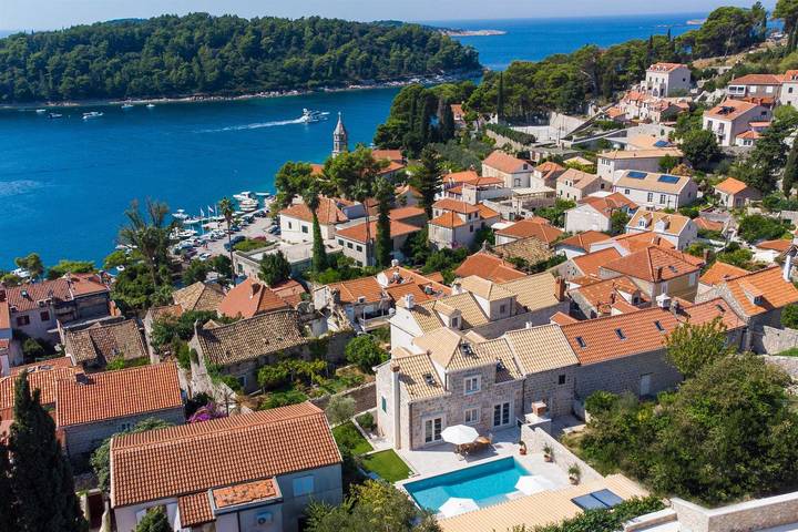 Villa for 6 people, with Balcony and Balcony/Terrace as well as Terrace and Pool in Cavtat