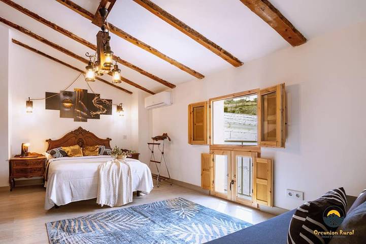 Renovated rural house with fireplace and swimming pool, close to hiking trails and reservoir. in Sacedón, Guadalajara Provinz
