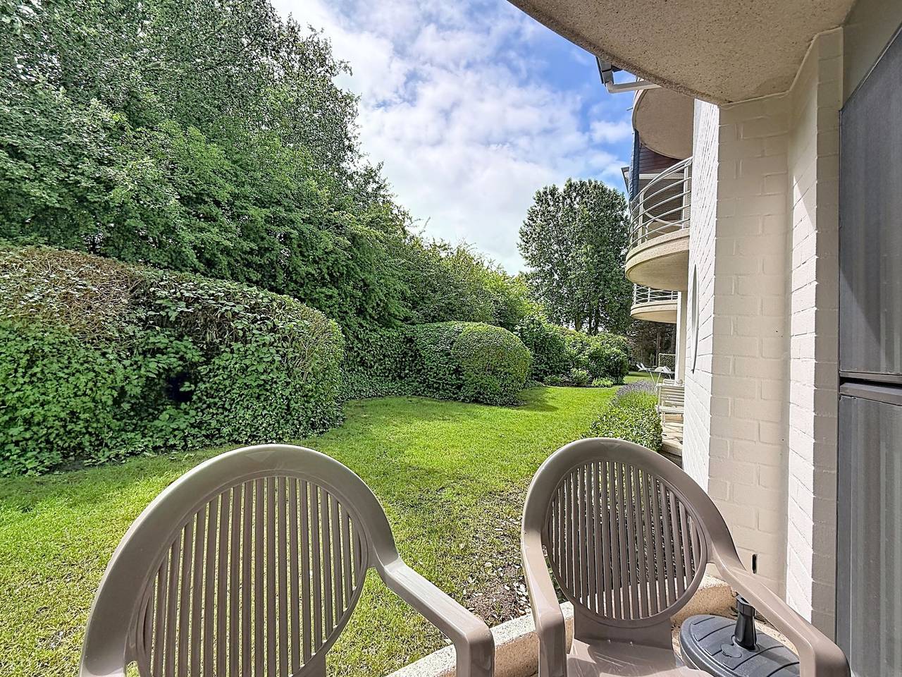 Entire apartment, Biaritz with pool & parking in Bredene, Belgian Coast