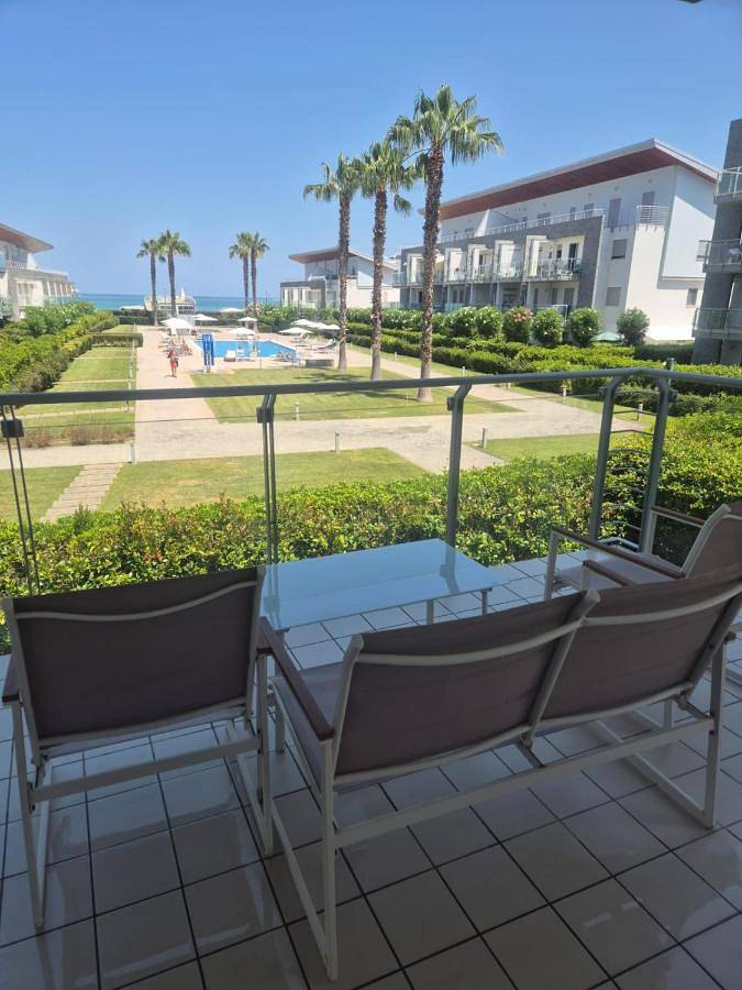 Apartamento de vacaciones para 4 personas, con terraza además de piscina para niños y piscina - 1