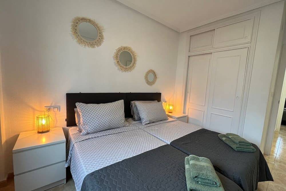 Entire apartment, Sunshine Apartment in the Heart of Villamartin, Costa Blanca. in Villamartín (Orihuela), Orihuela