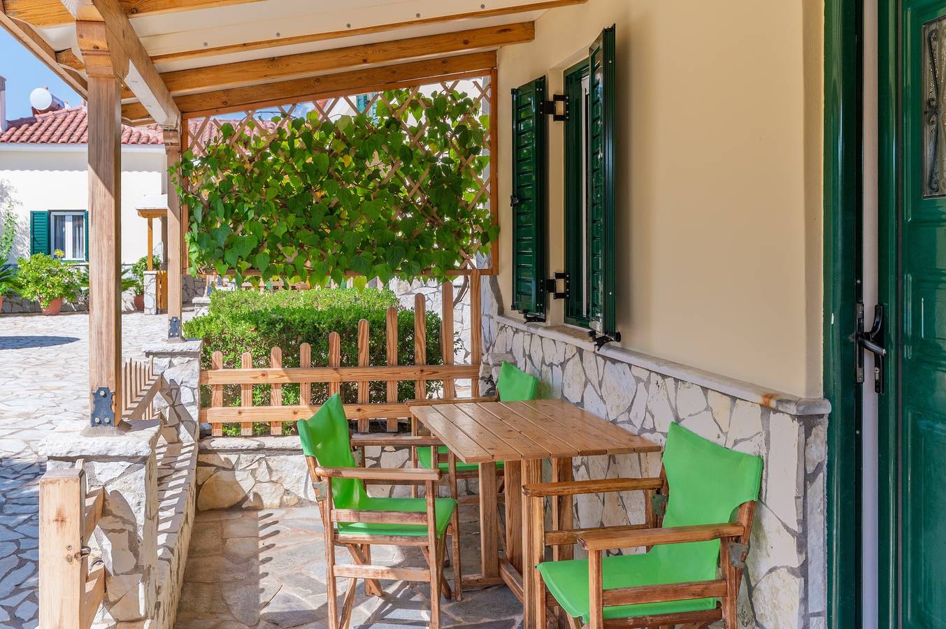 Casa de campo 'Maisonette con Patio Privado 2' con Vista a la Montaña, Wi-Fi y Aire Acondicionado in Portes (Kynouria), Kynouria