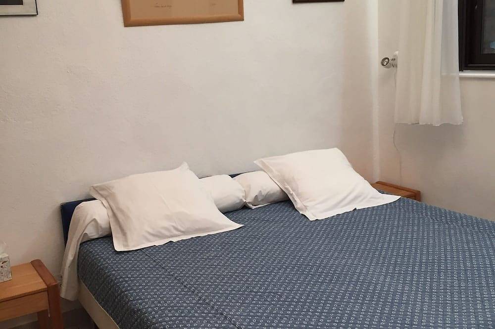 Entire apartment, 1-room studio, Cassis, comfortable, close to beaches and Calanques hikes, in Cassis, Calanques National park