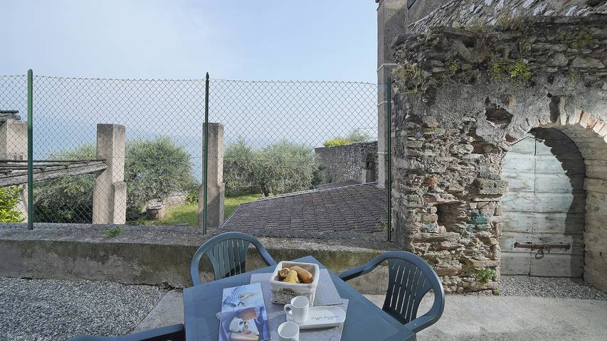 Ferienhaus für 5 Personen, mit Balkon und Ausblick sowie Seeblick und Garten in Toscolano-Maderno