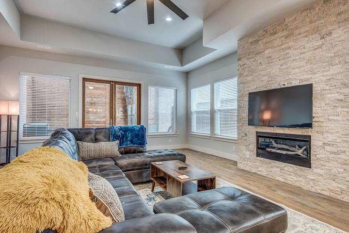 Vacation home for 10 people, with balcony and yard, with pets in Dallas