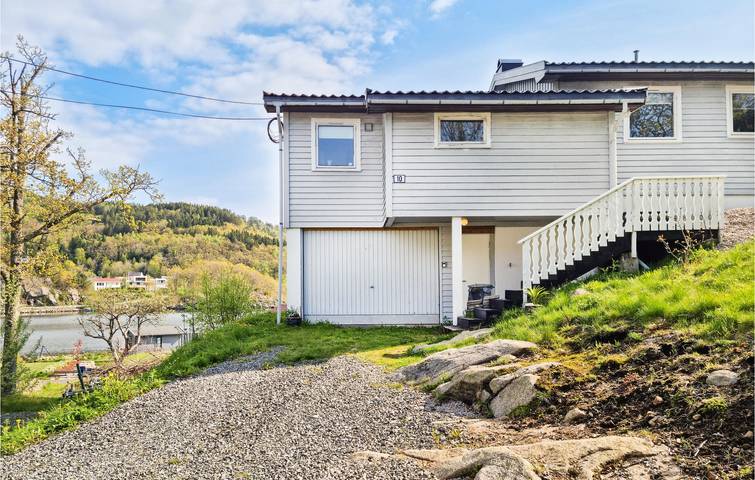 Ferienhaus für 6 Personen mit Garten in Lyngdal