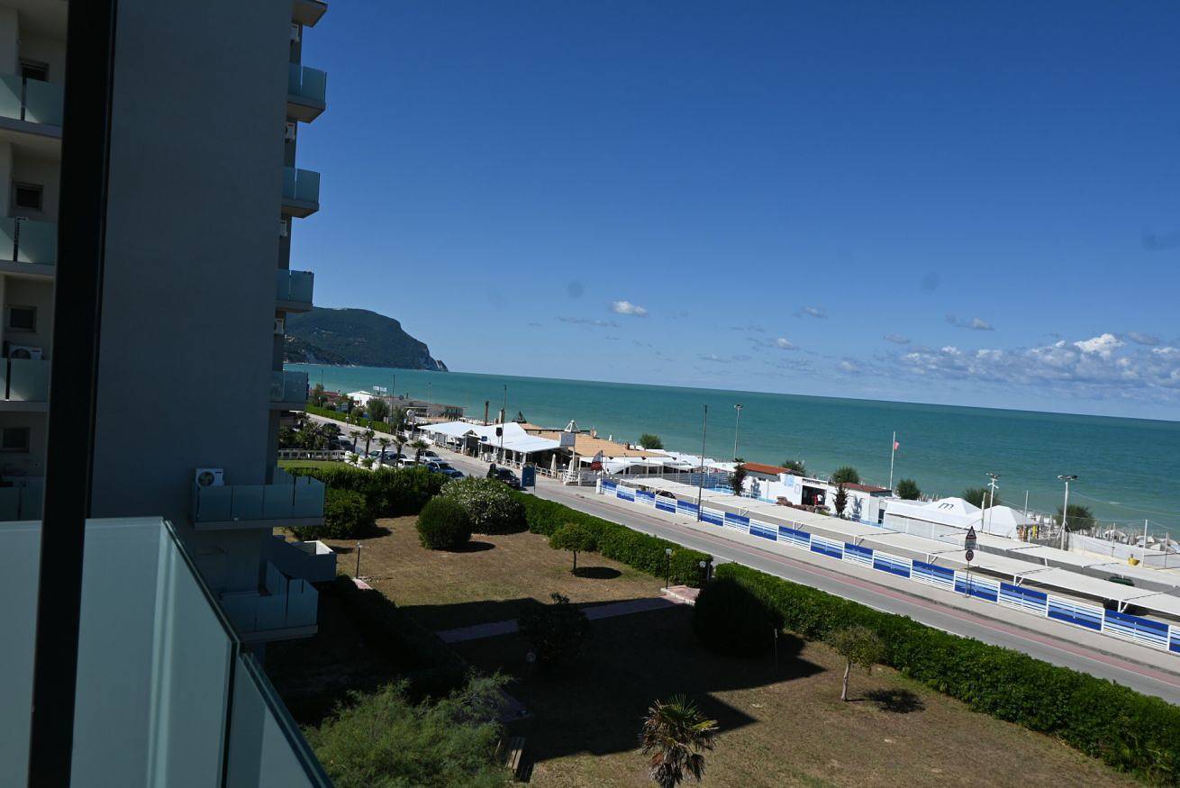 Entire apartment, M449 – Marcelli, three-room apartment with parking space and shared beach in Riviera del Conero