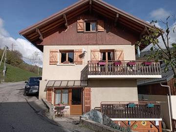 Gîte pour 2 personnes, avec vue et jardin à Le Bouchet-Mont-Charvin
