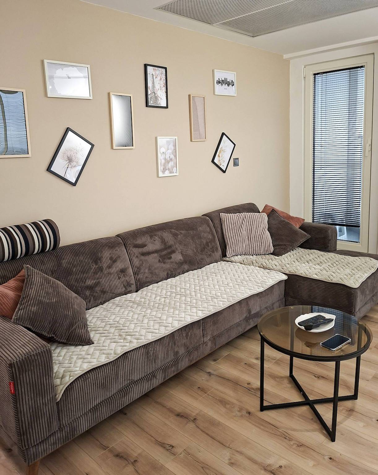 Ganze Wohnung, Luxus-Wohnung im 19. Stock mit Pool, Spa und Parkplatz in Skopje, Nordmazedonien