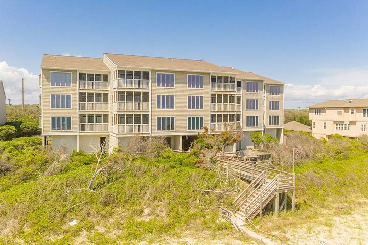 Vacation rental for 6 people, with pool and balcony in Pine Knoll Shores