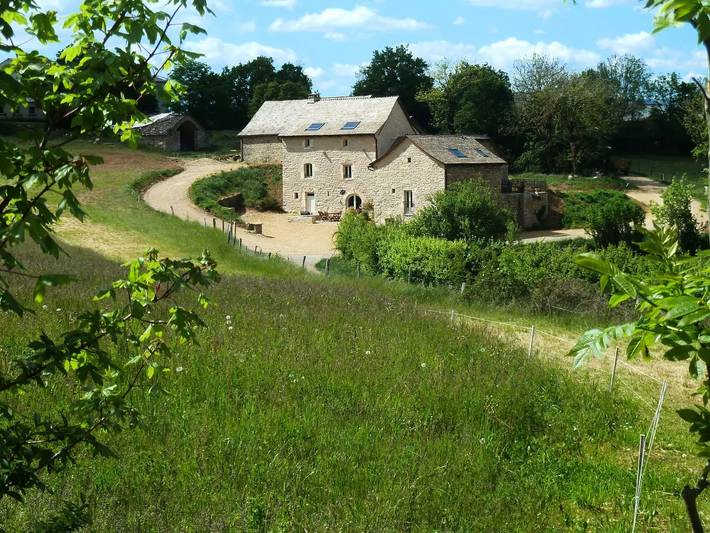Gîte pour 6 personnes, avec jardin et piscine
