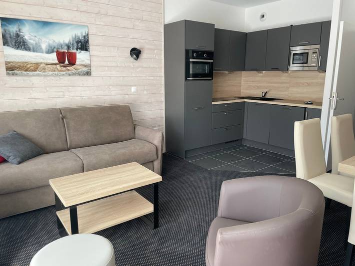 Location de vacances pour 6 personnes, avec bassin pour enfant ainsi que piscine et balcon, animaux acceptés dans Gourette