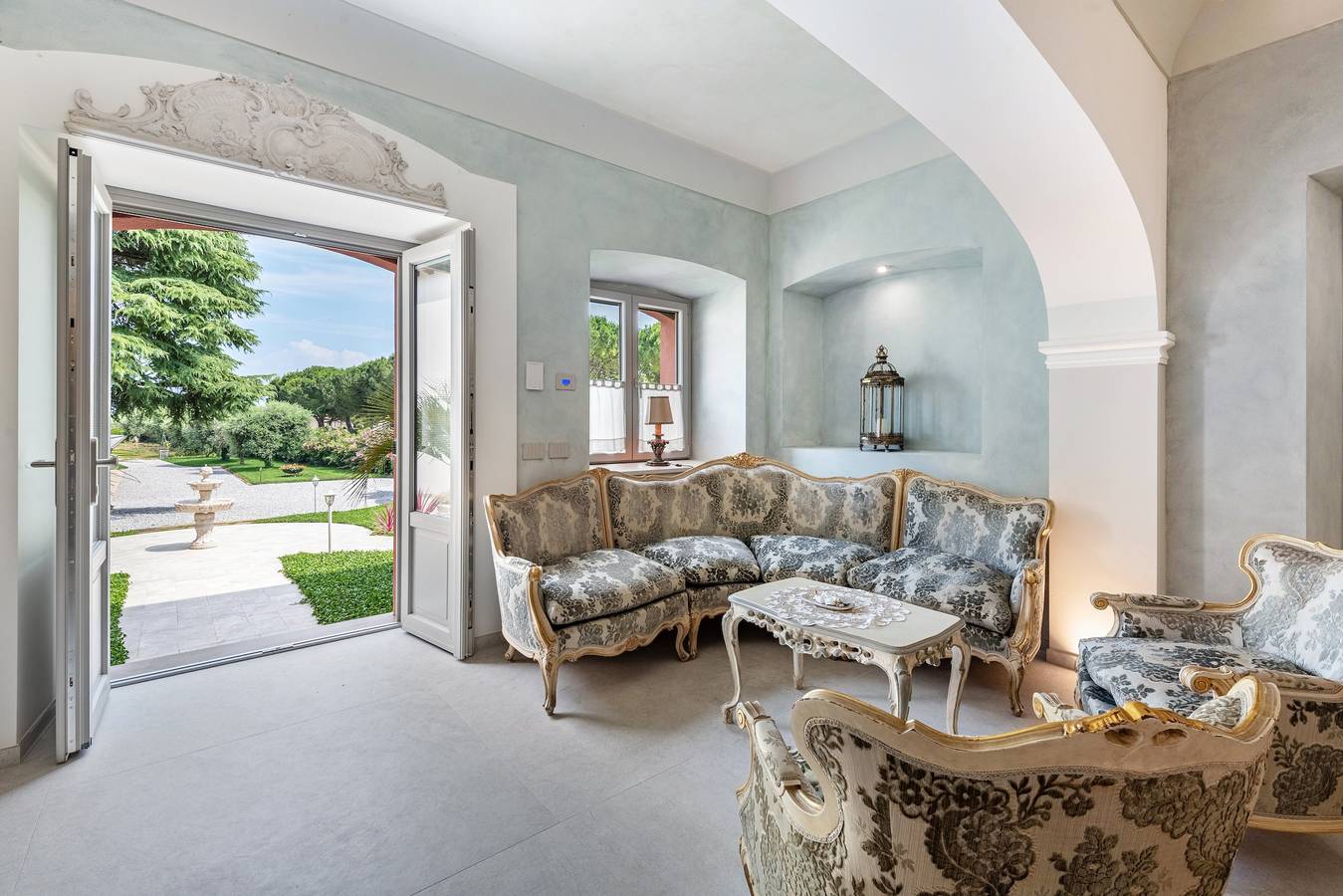 Ganze Wohnung, Ferienwohnung 'Abaye I Champagne - Charm' mit Gemeinschaftspool, Wlan und Klimaanlage in Soiano del Lago, Gardasee-Berge