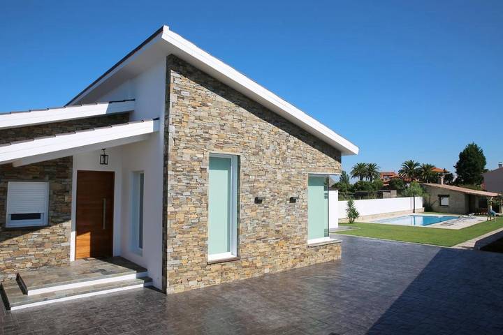 Casa de vacaciones para 8 personas, con vistas además de jardín y piscina en Rias Baixas - 4