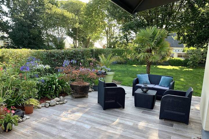 Location de vacances pour 6 personnes, avec terrasse et jardin à Plounéventer