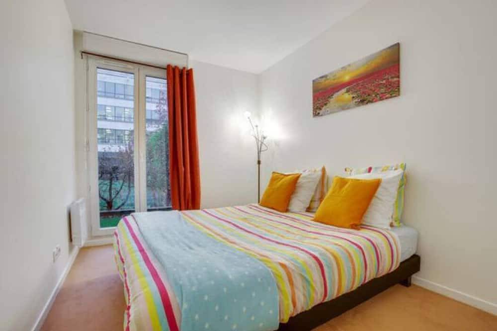 Entire apartment, F2 Paris 10ème Gare du nord - Stade de France - Parking in Saint-Denis, Seine-Saint-Denis