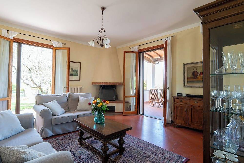 Exclusive villa with gated pool, all-inclusive, Ev-charge 74reviews, watch video in Reggello, Valdarno