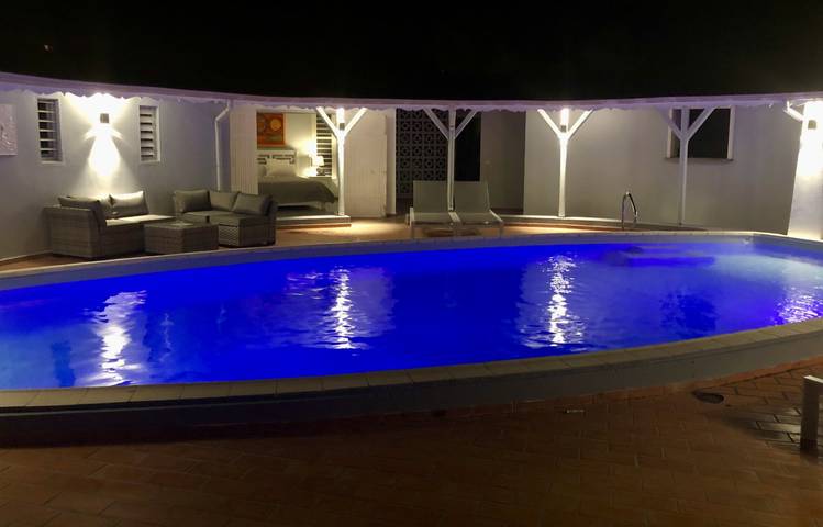 Location de vacances pour 8 personnes, avec terrasse et jardin, animaux acceptés à Le Gosier - 4