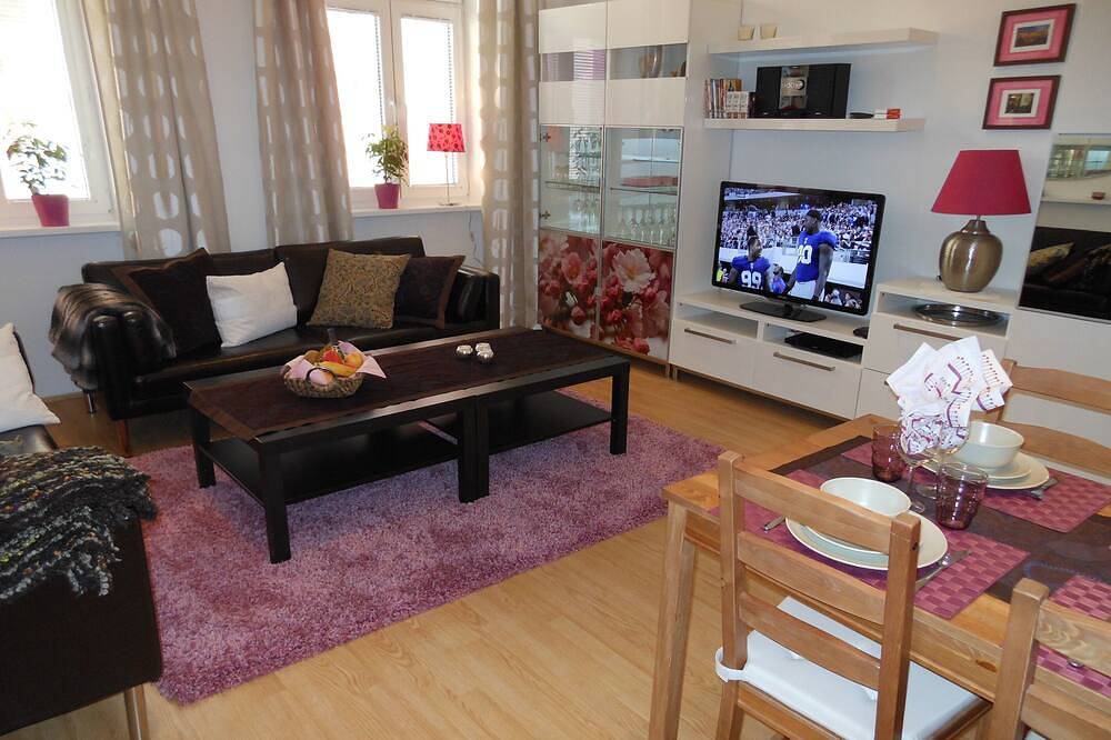 Entire apartment, 2bedroom Family Home, Air-Conditioning, Cable Tv, Wifi, Metro in Vienna, Donau Niederösterreich