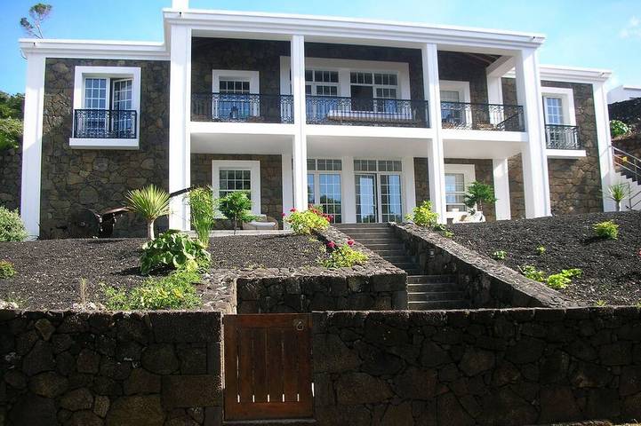 Villa for 6 people, with yard, with pets in Azores