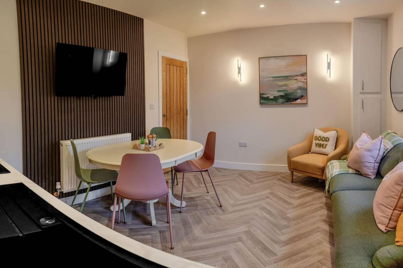 Entire apartment, Modern 3Br Flat in Central Plymouth Free Parking Sleeps 6 in Plymouth, South West England
