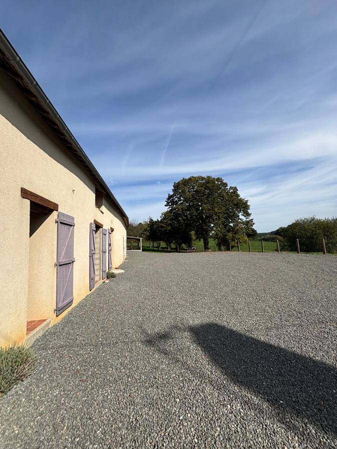 Location de vacances pour 30 personnes, avec vue sur le lac ainsi que jardin et vue, animaux acceptés à Saint-Denis-d'Orques