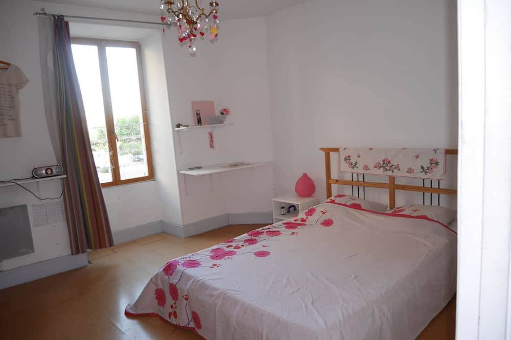 Maison typique au centre du village in Alba-la-Romaine, Privas (arrondissement)
