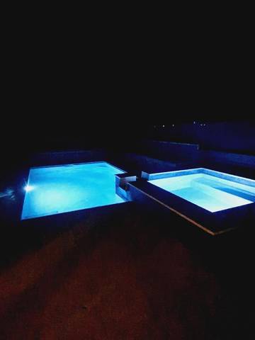 Cottage pour 8 personnes, avec piscine ainsi que jardin et jacuzzi, animaux acceptés à Poulx