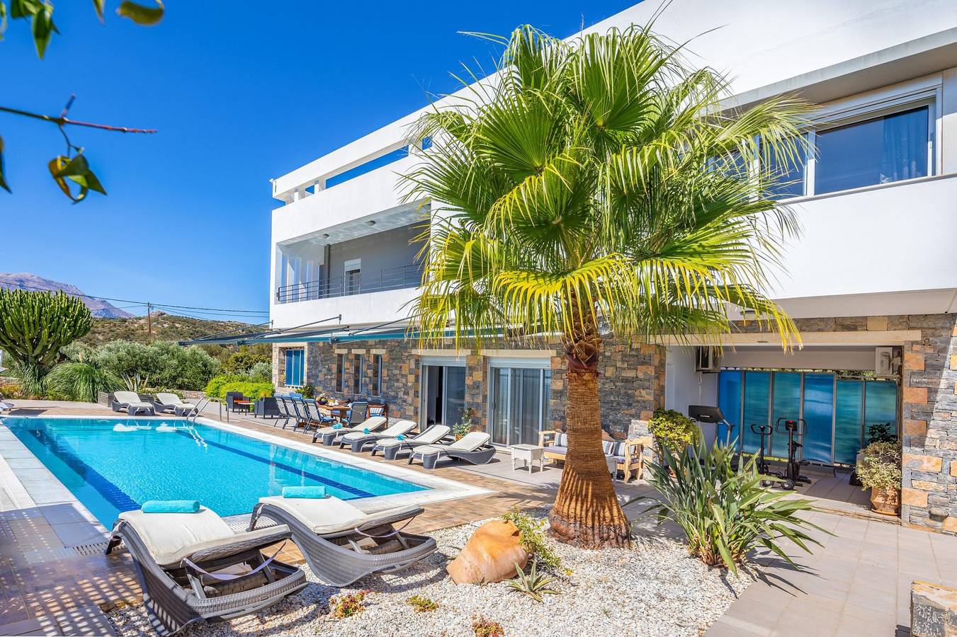 Villa Friends  private pool, sea view in Norte de Creta