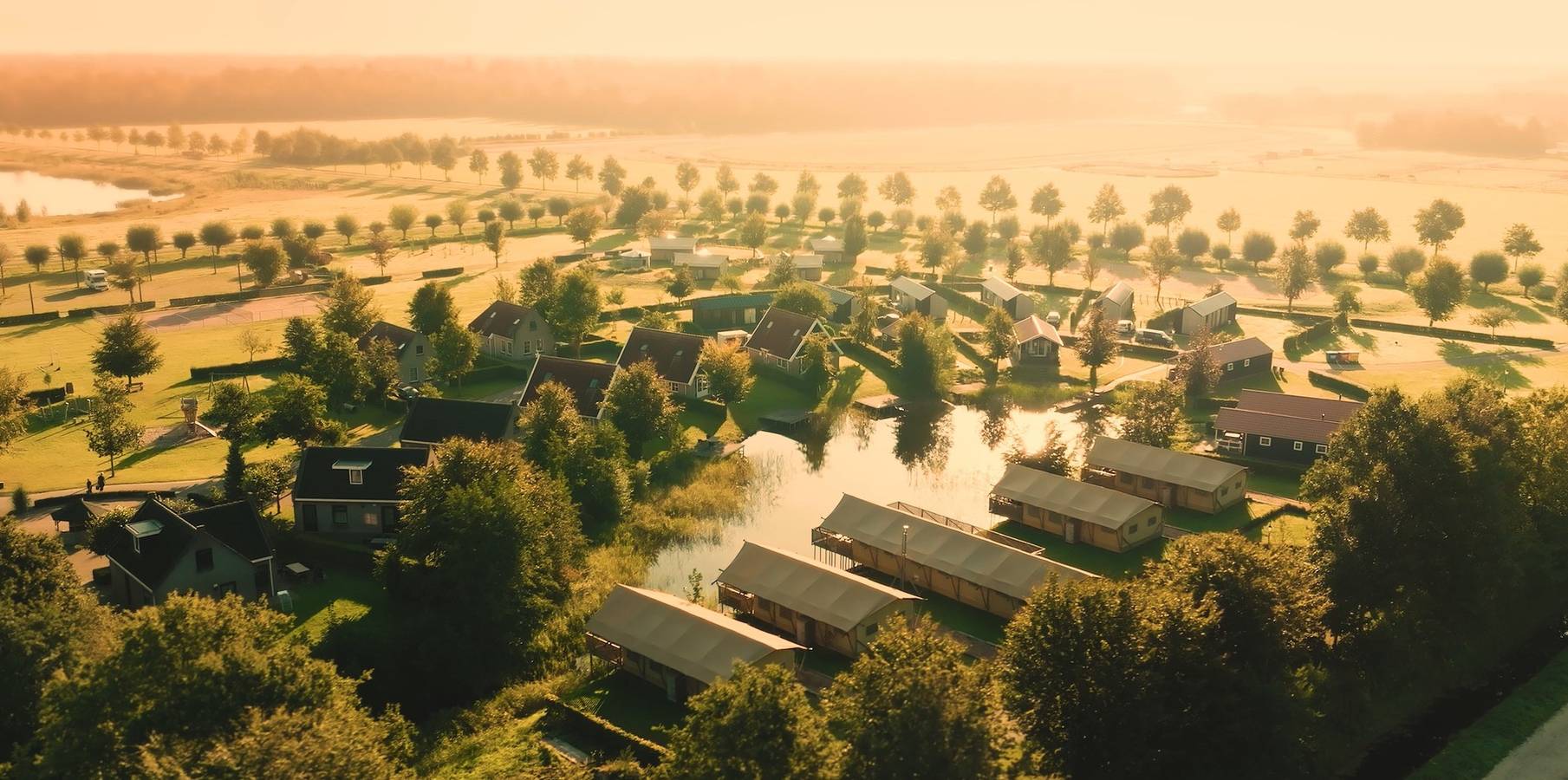 Vakantiepark Eigen Wijze — Gruppenaufenthalt für 16 Personen (4 Vierpersonenlodges + Gruppenlodge) in Bant, Ijsselmeer