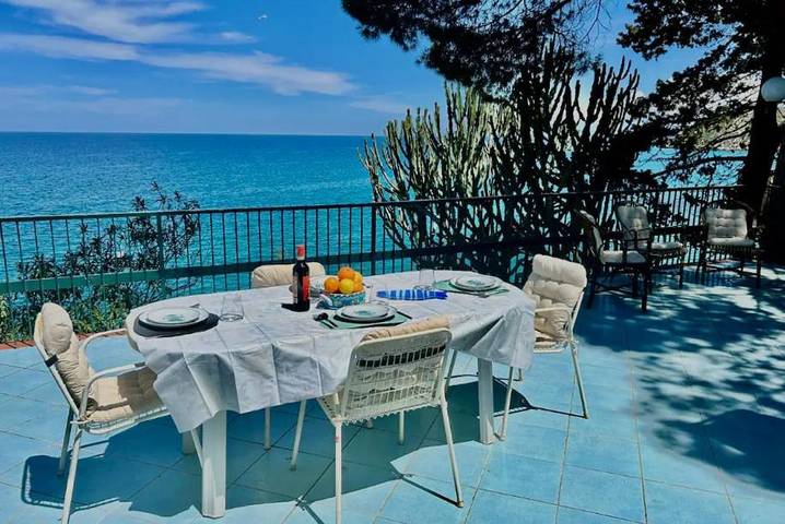 Villa con piscina per 10 persone, con giardino e piscina nonché idromassaggio a Altavilla Milicia