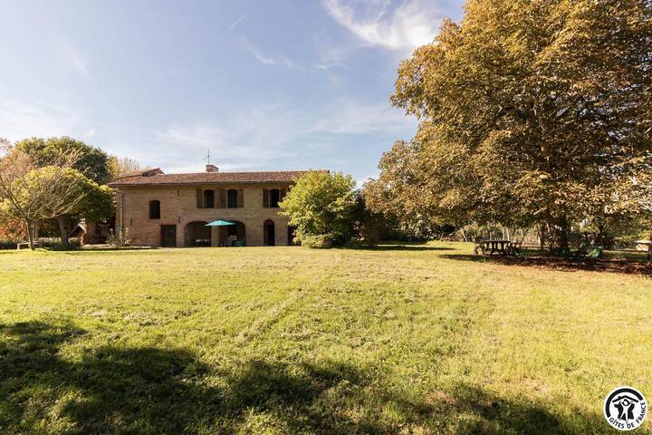 Gîte pour 8 personnes, avec Terrasse et Jardin ainsi que Piscine et Vue