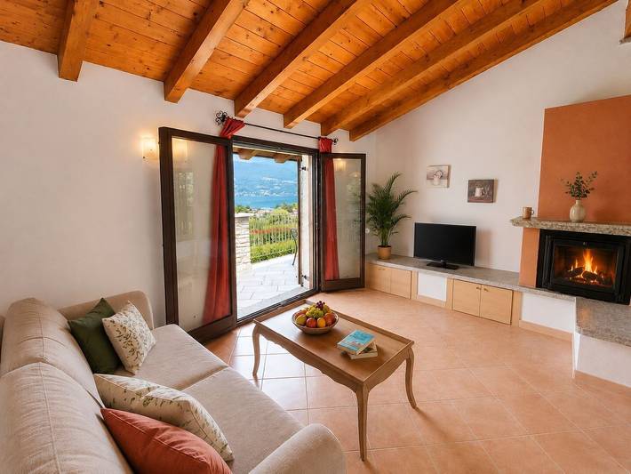 Appartamento intero, Appartamento vacanze per 4 persone con vista lago in Colico, Alpi Orobie Occidentali