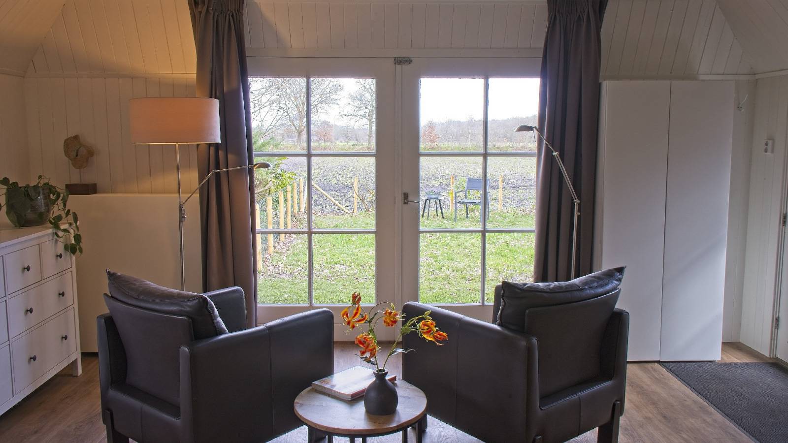 Gehele studio, Rustig gelegen studio voor 2 personen met volledig omheinde tuin, nabij Weerribben-Wieden in Nationaal Park Weerribben-Wieden