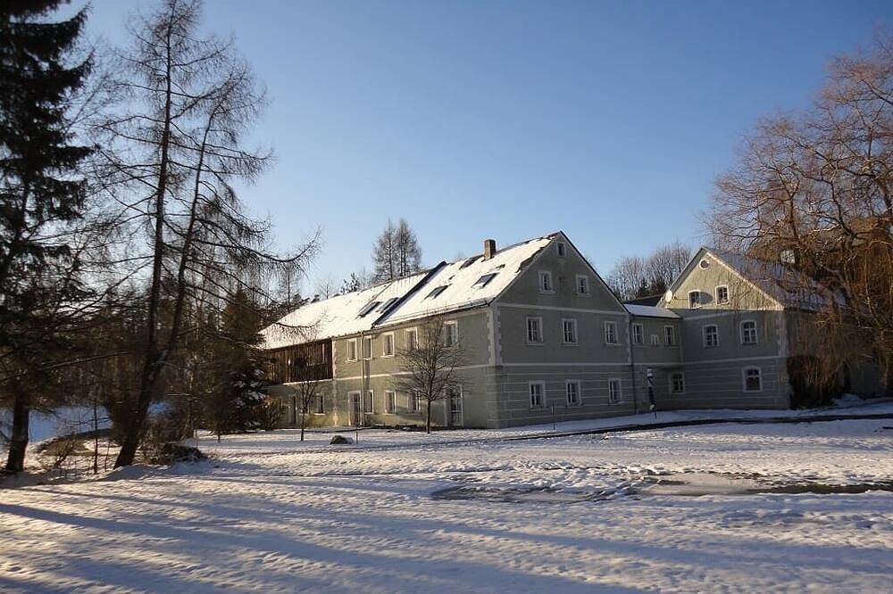 Ganze Wohnung, Unterkunft im ersten Stock in der Mittelgebirgslandschaft des Oberpfälzer Waldes in Tirschenreuth, Ostbayern
