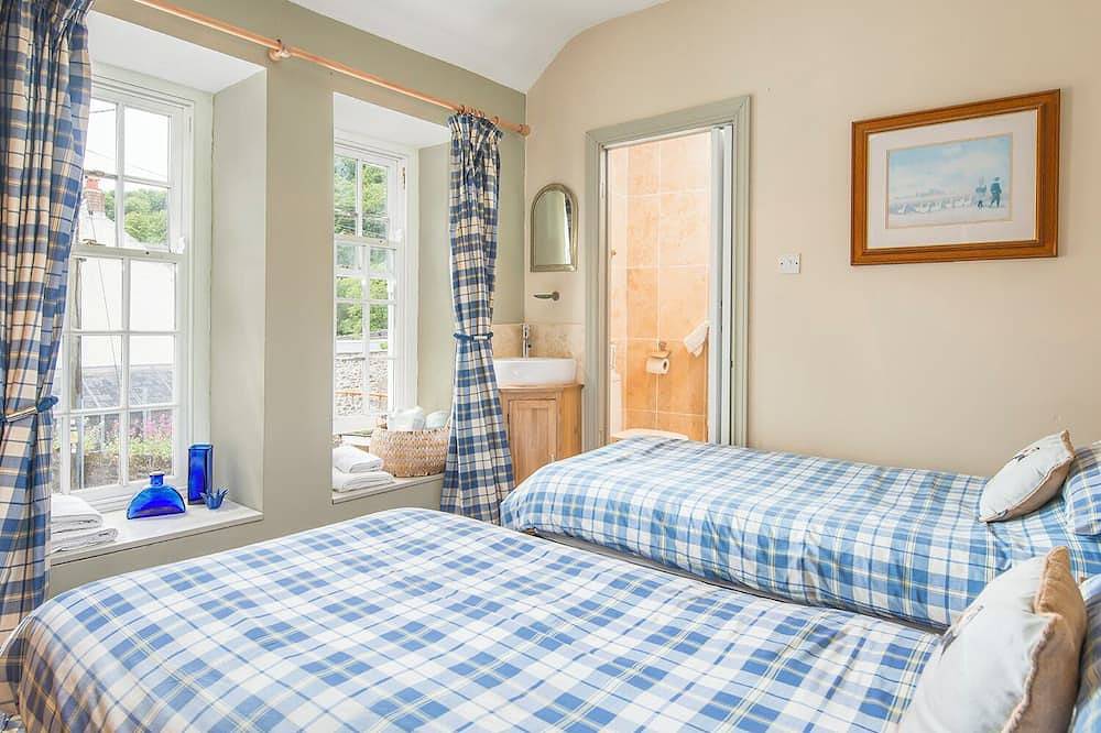 Lovely spacious quayside detached holiday house. Dog friendly. Sleeps 12 in Fishguard, Pembrokeshire