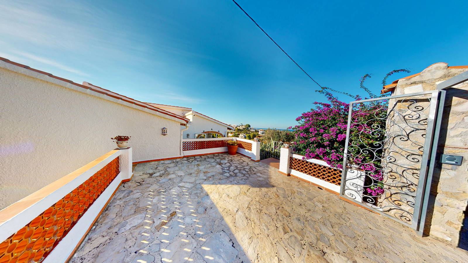 Villa for 8 - 9 people in Denia with private pool, wifi, A/C in Montgo, Dénia