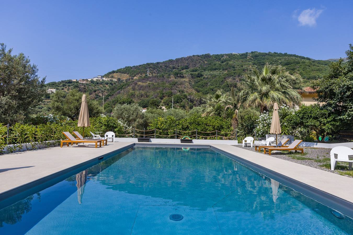 Ganze Wohnung, Ferienwohnung 'Ulivo' mit Bergblick, Wlan und Klimaanlage in Piraino, Messina Provinz