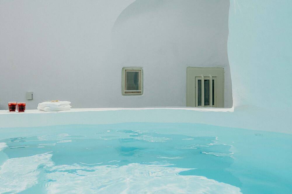 \"Villa Patitiri\" cave house with private pool in Megalochori village, Santorini in Megalochori, Santorin