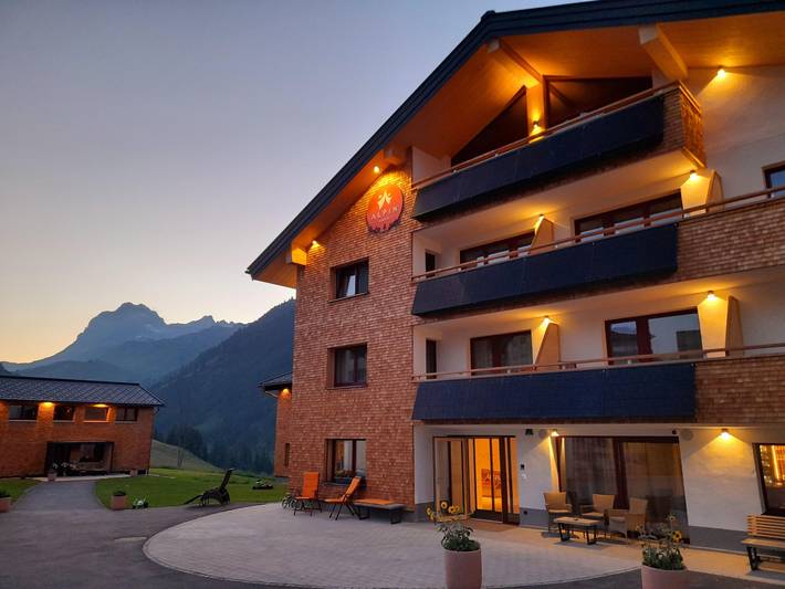 Appartement voor 4 personen, with Tuin and Zwembad as well as Sauna and Uitzicht in Warth