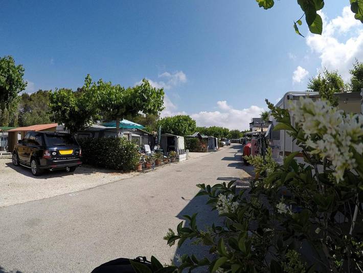 Camping pour 2 personnes, avec jardin ainsi que terrasse et piscine à Benidorm - 3